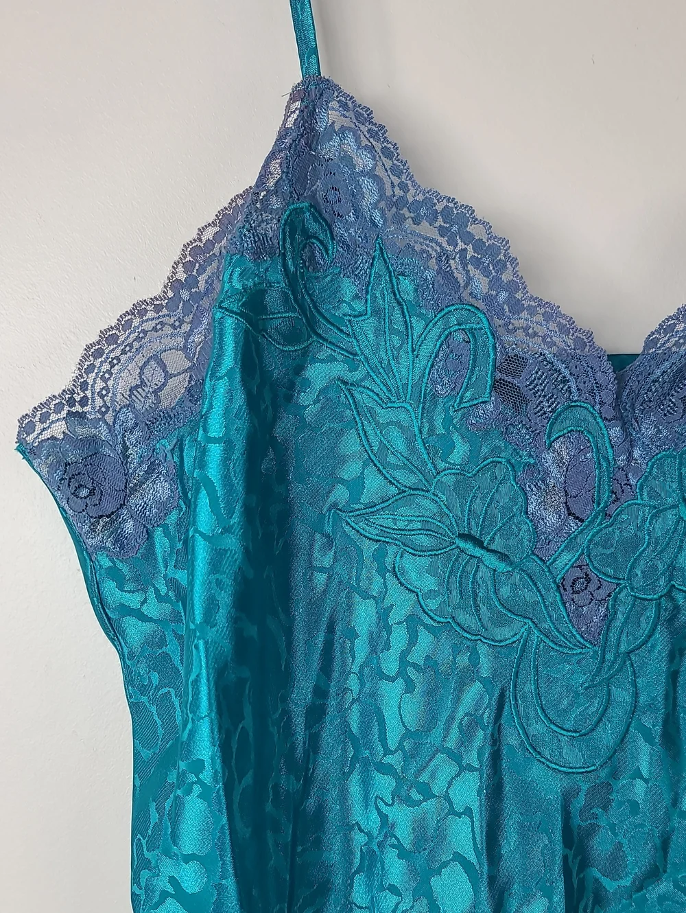 Vintage Erika Taylor Teal Silky Jacquard Lace V-Neckline Spaghetti Strap Slip L - Picture 6 of 12